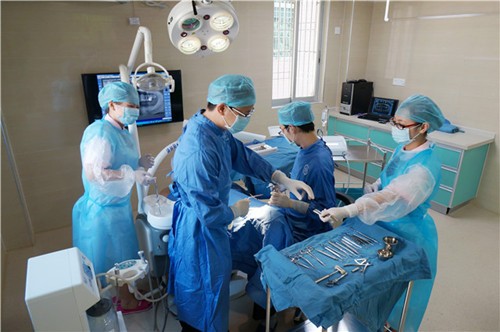 梅州泽山口腔医院种植手术