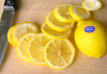柠檬汁刷牙美白