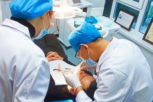 南京市口腔医院排名前十的牙科哪家好 求一份收费明细