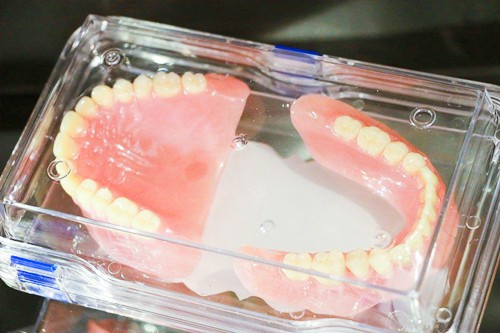 全口吸附假牙是什么?吸附性义齿和普通义齿的区别你知道吗?