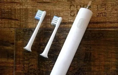 电动牙刷的正确使用方法