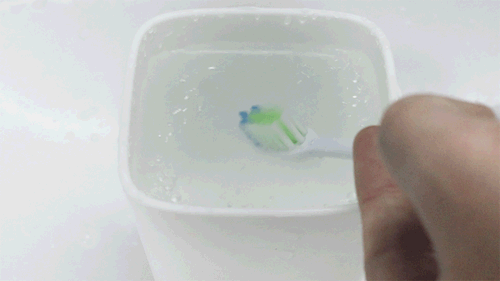 电动牙刷的正确使用方法