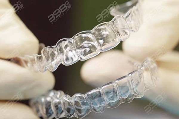 隐形牙套开裂后还能佩戴吗？如何预防牙套损坏？