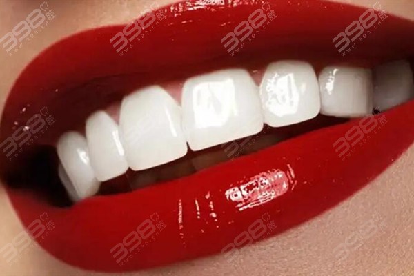 漂白剂会损害牙齿吗？在家美白牙齿要注意成分中不能有这个东西！