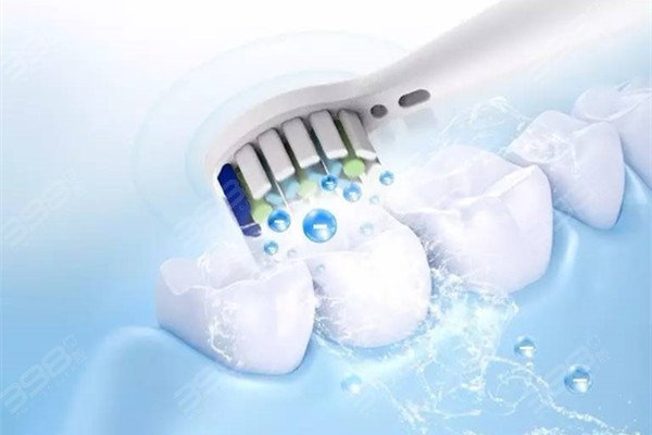 种植牙能与天然牙一起洁牙和维护吗？坚持清洁还可以延长使用寿命