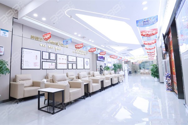 重庆万州京植口腔是北京钛植口腔分院，种牙收费不贵技术好