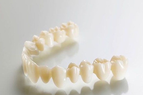 烤瓷牙与全瓷牙哪种材料结实一些？烤瓷牙和全瓷牙的区别/使用寿命点击了解