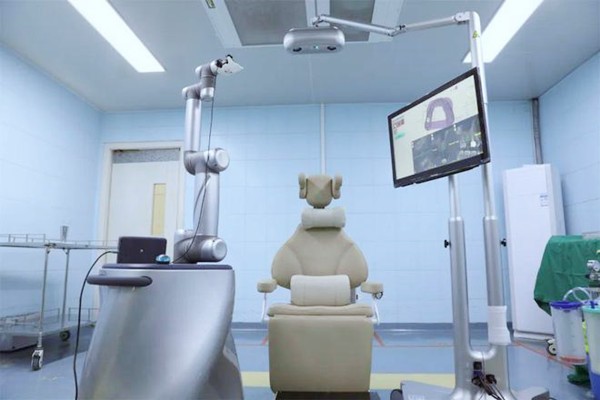 机器人种植牙与人工种植牙哪个好?国内较好的机器人种植牙医院来解答