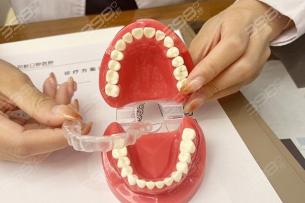 杭州隐适美隐形牙齿矫正收费价目表 25000在杭州就可以做进口隐形正畸