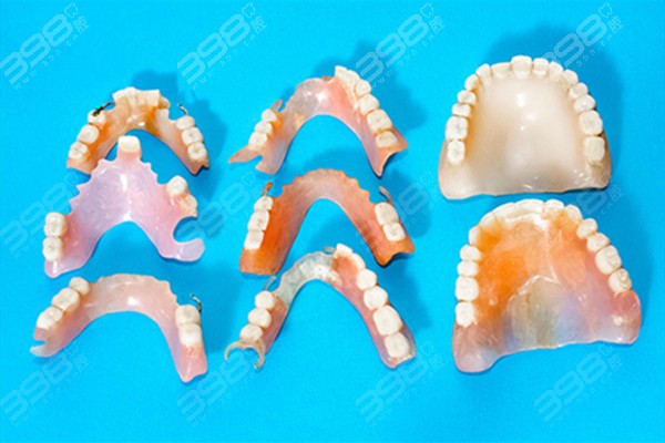 南京浦口区活动假牙、吸附性义齿多少钱？