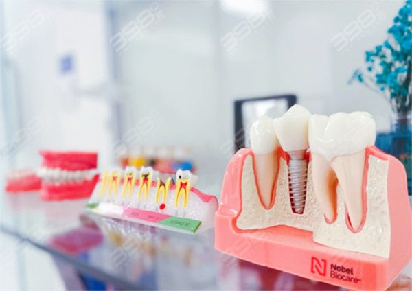 汕头市中心医院牙科种植牙价格表 进口种植牙3298/半口29999元起