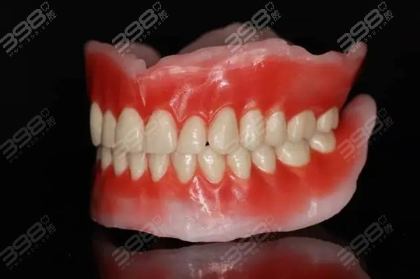活动义齿吸附性不好怎么办?考虑更换吸附性义齿或者种植牙修复