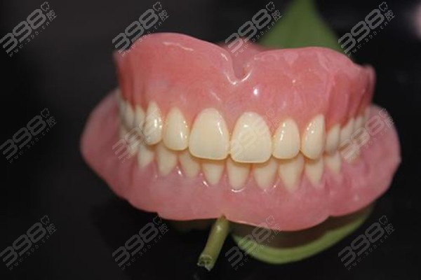 活动义齿和吸附性义齿