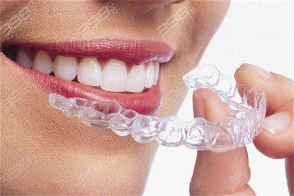 网购牙套对牙齿造成伤害
