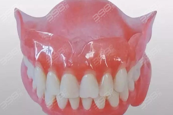 重庆口腔医院装假牙费用：一颗、半口在正规医院装千元起